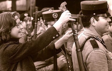 portogallo_rivoluzionegarofani0_n